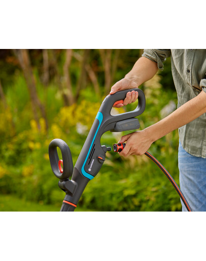 GARDENA Brosse rechargeable pour terrasses avec batterie AquaBrush Patio 03/18V P4A
