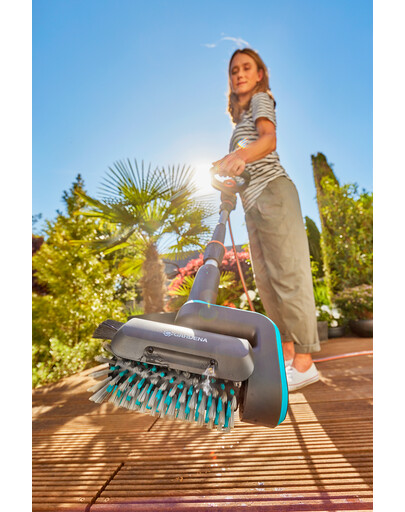 GARDENA Brosse rechargeable pour terrasses avec batterie AquaBrush Patio 03/18V P4A