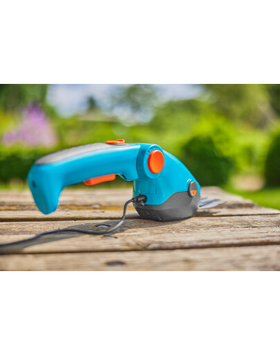 GARDENA Cisailles sans fil pour tailler les bordures de pelouse et couper les arbustes ComfortCut Li
